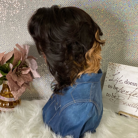 🔥 10” 2-Tone 1b& Blonde Bob 💯Human Hair Wig 🔥 - Picture 2 of 8